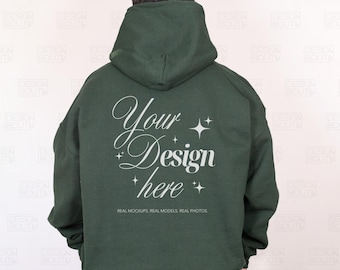Mockup di felpa con cappuccio verde foresta Gildan 18500, G185 modello maschile reale, mockup di maglietta con cappuccio da uomo, mockup del retro della felpa da uomo per POD