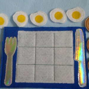 Pancake breakfast tic tac toe Party Favor pancake slumber party Board and Pieces Classic Game Quiet Toy Bild 1