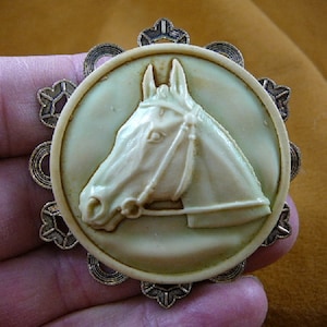 COURSE de chevaux étalon jument tête tan et Ivoire rond CAMÉE broche Broche pendentif en filigrane en laiton cl54-15