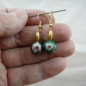 Green with pink white flower 12 mm round Cloisonne and oblong gold bead accent dangle earring pair EE-600-366