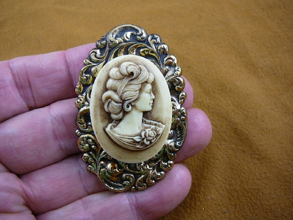 Broche Vintage Style Camée Avec Rose - Résine Dorée, Neuf Sans Emballage