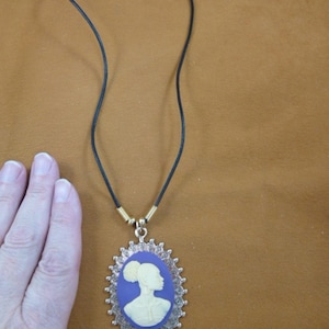 RARE African American Lady Woman purple + ivory CAMEO large with ornate trim brass pendant 18&quot; necklace jewelry (CA20-127)