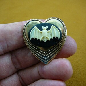 little flying Bat ivory and black oval Cameo heart brass pin pendant brooch I love bats CS97-2