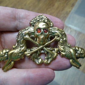 Skull crossbones pirate lover Salty Sea Dog Mermaid Mermaids sirens Jolly Roger Victorian repro brass pin pendant B-Skull-18-1