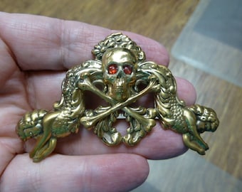 Skull crossbones pirate lover Salty Sea Dog Mermaid Mermaids sirens Jolly Roger Victorian repro brass pin pendant B-Skull-18-1