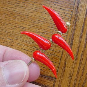little red Chili Peppers pepper glass 4 beads with gold beads beaded hatpin ladies pin hat U-64