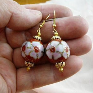 Red with pink flower 20 mm round Cloisonne and filigree cap bead gold dangle earring pair EE-602-4