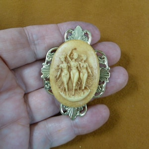 THREE MUSES Graces Women antique ivory oval CAMEO ornate scrolled brass pin pendant brooch cm70-42