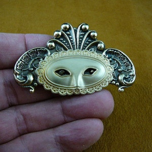 Mardi gras face Theater play eye costume mask feather design Victorian repro brass pin pendant B-MASK-36