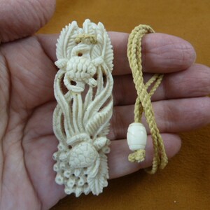 two sea turtles swimming on the reef white cow bone carving pendant NECKLACE  jewelry JBA-03