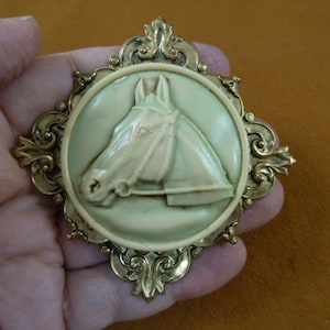 HORSE race Stallion head mare antiqued ivory blue CAMEO Brooch Pin Pendant Brass I love horses CL54-11