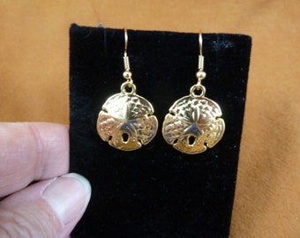 little dainty shiny Sand dollar sea shell 3/4&quot; gold tone earrings jewelry j-sand-6