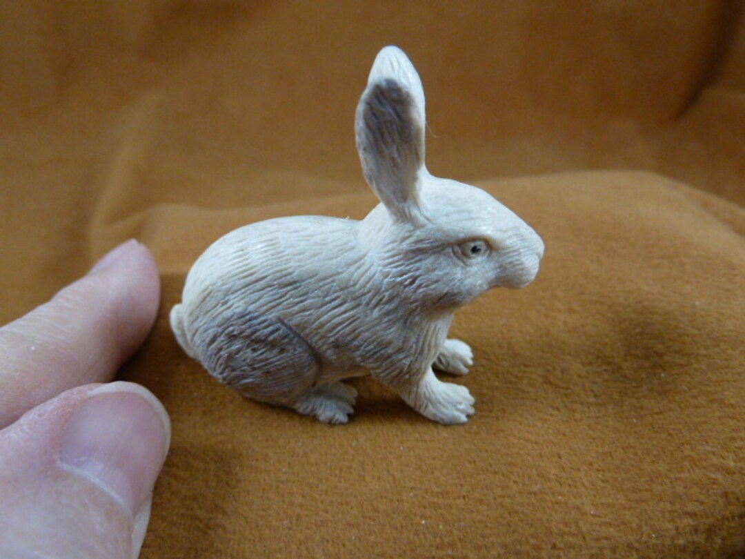 Lil White Gray Bunny Rabbit Hare Sitting of Shed ANTLER Figurine Bali