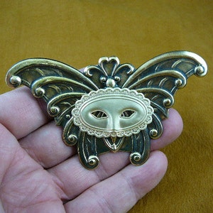 Mardi gras face Theater play eye costume mask butterfly wings scrolled design Victorian repro brass pin pendant B-MASK-39