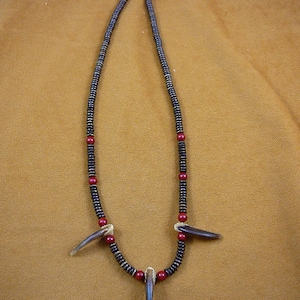 three claw one 1-7/8&quot; BADGER and two 1-3/8&quot; claws brown cow bone and red bamboo coral bead Jewelry beaded 20&quot; NECKLACE W40-23