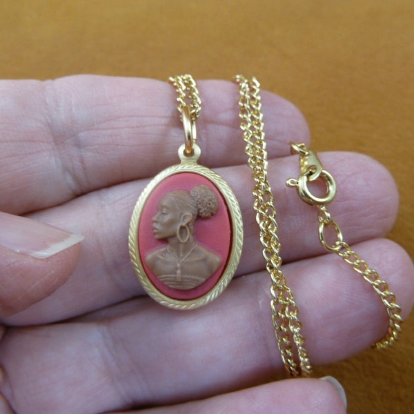 RARE African American LADY hot pink + milk chocolate brown oval CAMEO braid trimmed brass pendant 18" necklace jewelry (CA30-78)