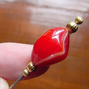 medium red swirl  swirled glass bead with gold beads beaded hatpin ladies pin hat U-52