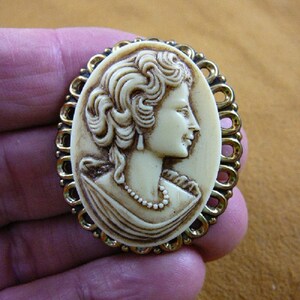 Lady with WAVY hair and pearl necklace Cameo ivory color oval pin pendant brass brooch cm73-5