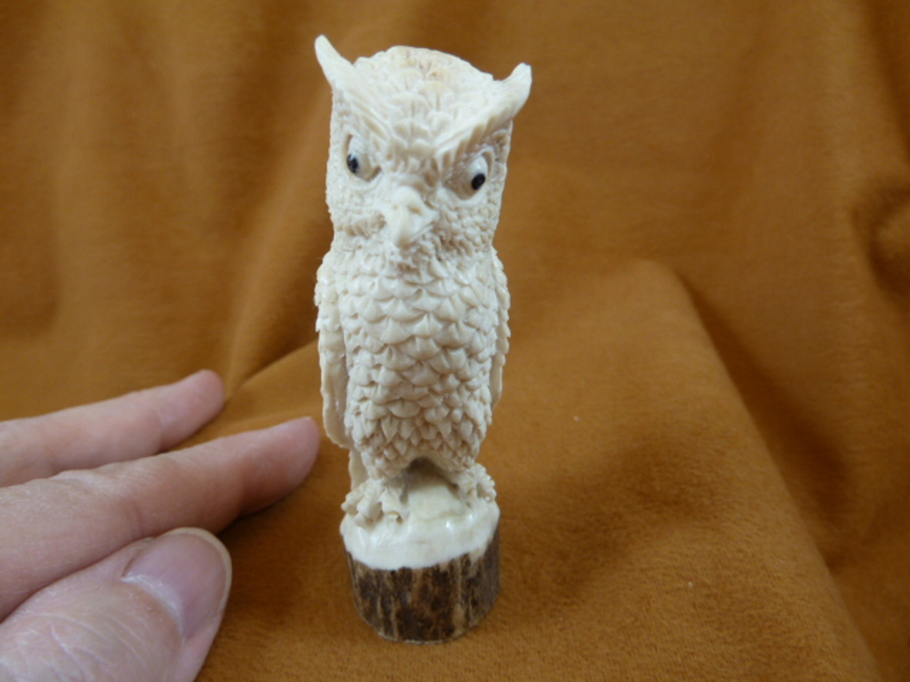 little gray white Horned Owl of shed ANTLER figurine Bali detailed carving of shed Moose antler disp