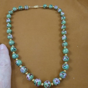 12mm Kelly Green Cloisonne Beads pink and white flower flowers and gold tone spacers 22 inch long beaded Necklace jewelry V259-2