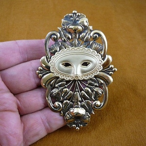 Mardi gras Theater play eye costume drama actor party mask hibiscus flower Victorian repro brass pin pendant B-MASK-42