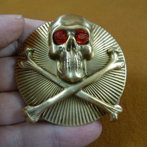 Pirate lover skull crossbones red eyes pin Jolly Roger Victorian repro BRASS pin pendant brooch B-Skull-54