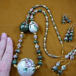 big White green Cloisonne Beads pink white flowers + gold tone spacers 34" long beaded Necklace + 4 pairs dangle earrings jewelry set V-276
