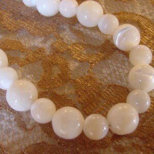 24 inch long round White Mother of Pearl gemstone Beads beaded Necklace jewelry V460