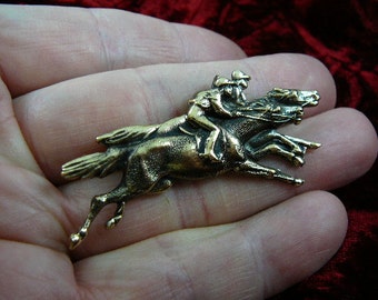 Race derby riders Horse pin pendant horses lover heart wild stallion love Victorian brass brooch B-HORSE-251