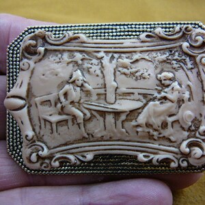 Colonial Man and Woman sitting at table under tree ivory Cameo brass pin pendant brooch CL77-9