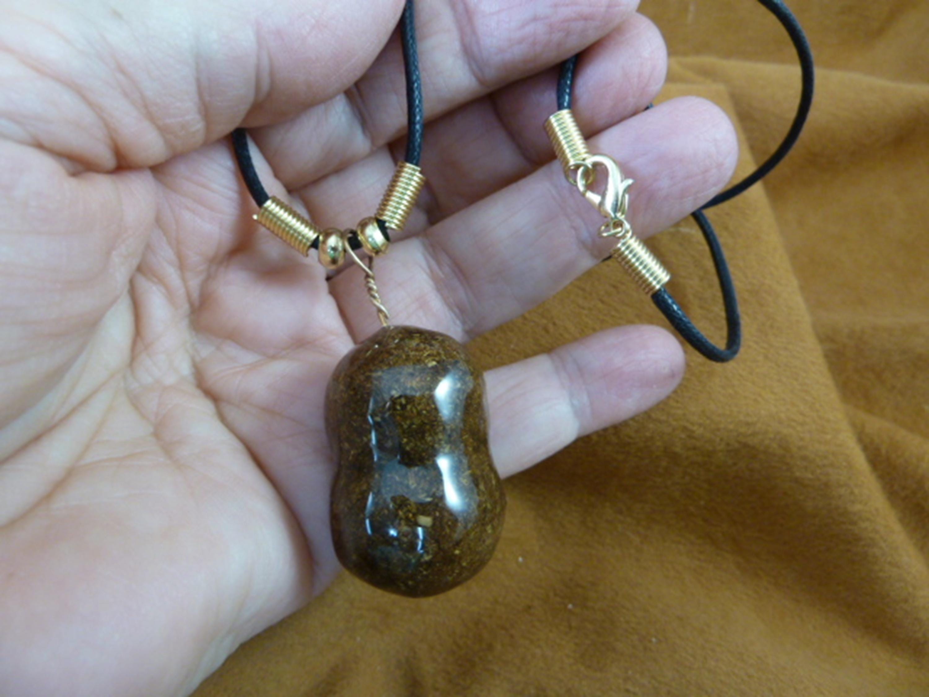 アクセサリー popo Real Jumbo Moose POOP 1 Doo Doo Nugget With Gold Tone Bead Accents