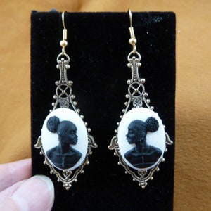 RARE African American LADY white + black CAMEO filigree brass dangle Earrings jewelry (CAE2-4)