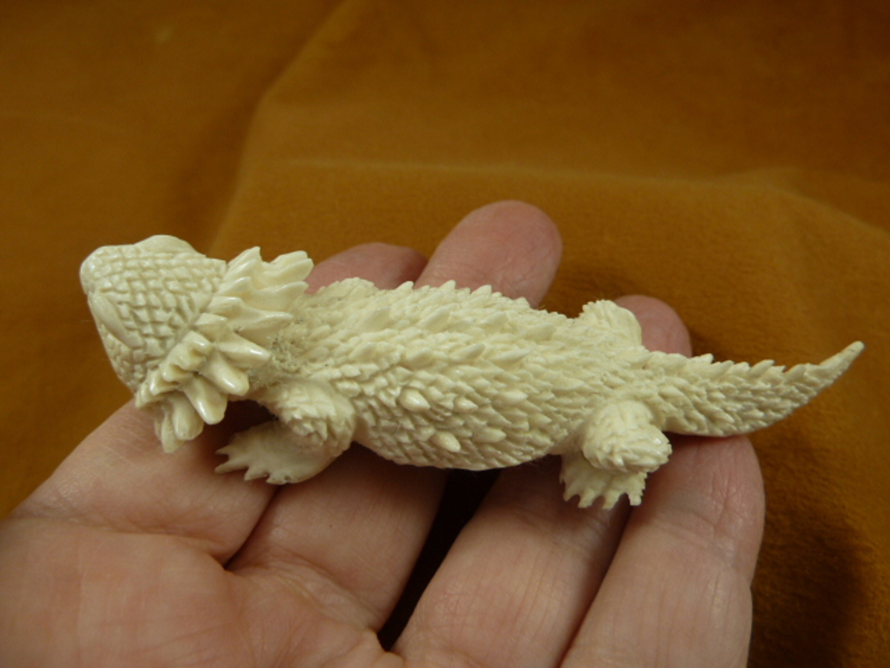 値下げしました☆バリ島の木のトカゲ バリ島で精巧に彫刻された、白パン粉をまぶした竜の角を持つトカゲの