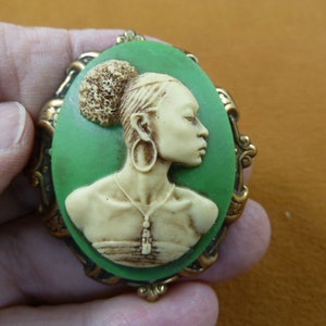 RARE African American LADY ivory + green oval CAMEO scrolled floral trimmed brass Pin Pendant jewelry (CA20-97)
