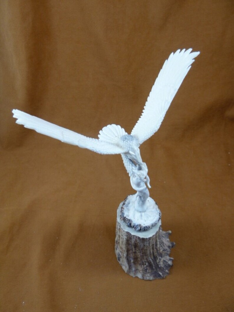 white Bald Eagle flying of shed ANTLER figurine on wood base Bali detailed carving of shed Moose antler display I love eagles Eagle-19