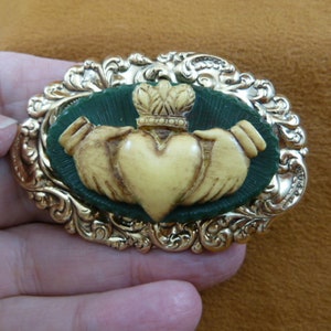 Green Ivory CLADDAGH oval CAMEO Irish heart crown hand Love handy friendship loyalty Pin Pendant pin pendant BRASS brooch cm38-96
