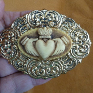 off white CLADDAGH CAMEO Irish heart crown hand Love handy friendship loyalty oval flower scrolled Pin Pendant BRASS brooch cm38-58