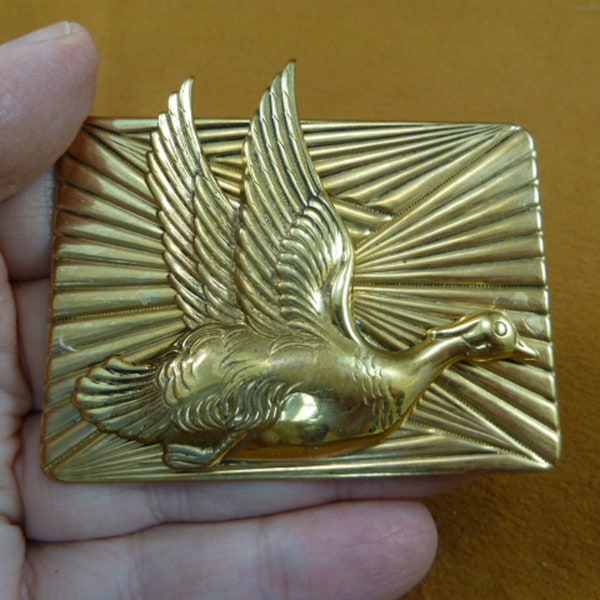 Cygne oiseau volant cygnes amateurs de canard texturé rectangle repro Victorian laiton pin pendentif broche B-Bird-1320