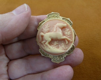 HORSE race Stallion running rearing ivory peach pink color round CAMEO Brooch Pin Pendant Brass I love horses CS14-43