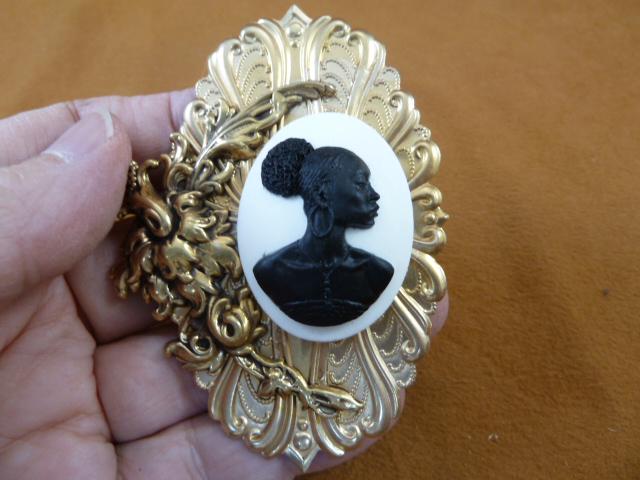 RARE African American LADY white black oval CAMEO floral brass Pin Pendant jewelry (CA20-215)