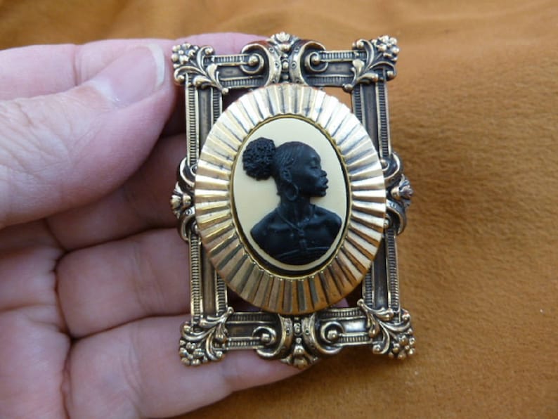 CA10-38 black oval CAMEO brass Pin Pendant jewelry RARE African American LADY ivory