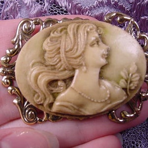 Lady with headband hair up in pony with necklace Cameo pin pendant brass brooch cm95-3
