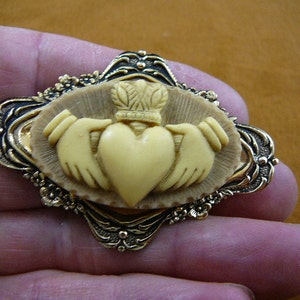 CLADDAGH CAMEO Irish heart crown hand Love handy friendship loyalty Antique ivory tan Pin Pendant pin pendant BRASS brooch cm38-61