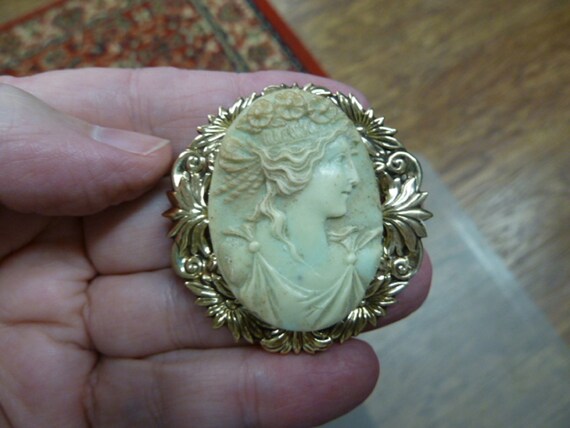 アクセサリー TOGA flower brooch アクセサリー TOGA flower brooch Light Blue Brooch with