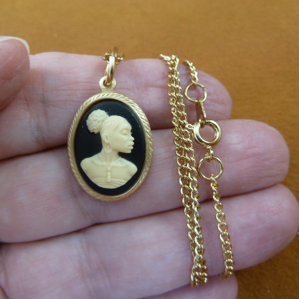 RARE African American LADY black + ivory oval CAMEO braid trimmed brass pendant 18" necklace jewelry (CA30-73)