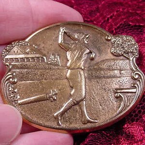 Golf golfer swinging club on the green with bag of clubs at the county club oval brass pin pendant I love golfing  B-SPORT-3