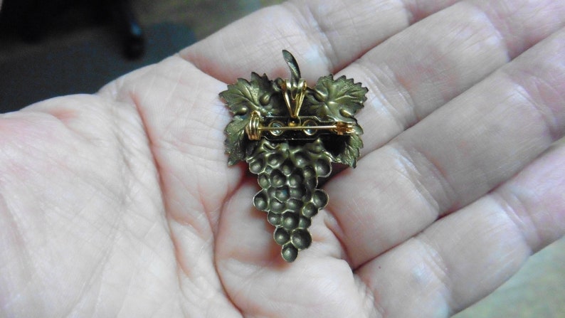 Grape bunch grapes vine vineyard leaves brass pin pendant B-GRAPE-2 image 2