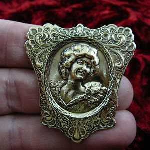 smiling Woman lace Victorian repro brass pin pendant jewelry brooch B-WOM-23