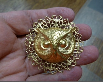 medium Owl head night bird on round filigree brass pin pendant  I love owls lover birds B-Bird-534