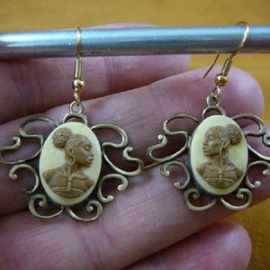 RARE African American LADY brown + ivory CAMEO brass dangle Earrings jewelry (CAE1-22)